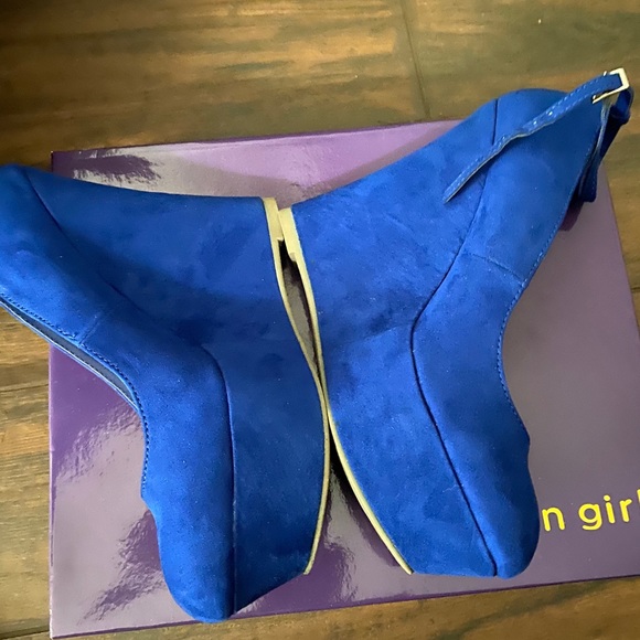 STEVE MADDEN WEDGES - Picture 2 of 3